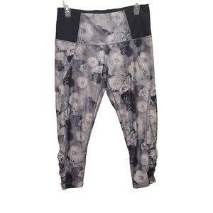 MONDETTA - Athletic Capris with Floral Print